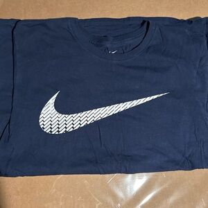 Brand: Nike, Size:M,